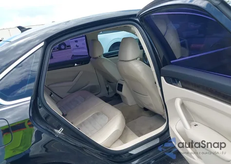 2015 Volkswagen Passat 1.8T Sel Premium z USA, uszkodzony, nr VIN 1VWCS7A37FC024731